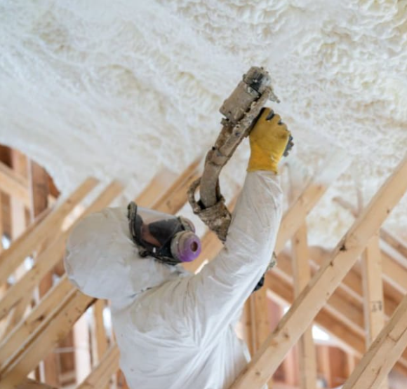 TWhy Commercial Buildings Are Switching to Spray Foam in 2025