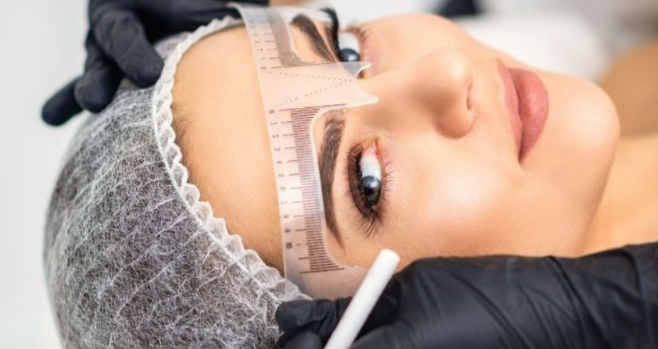 Nano Brows vs Microblading: Choosing the Perfect Brow Treatment for You