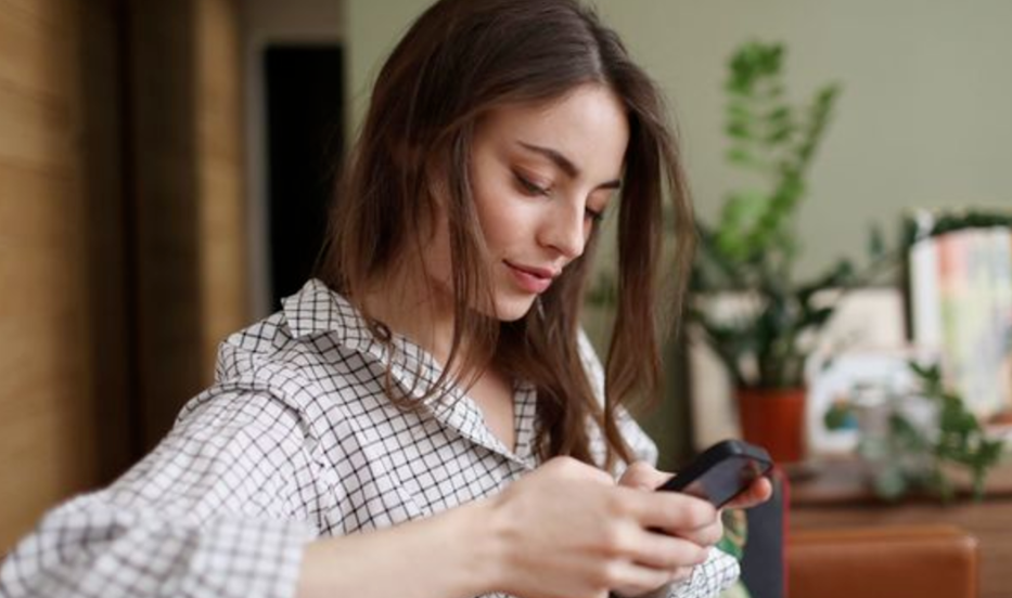 How People Try to Find Out if Someone Is on Tinder and Why It Matters