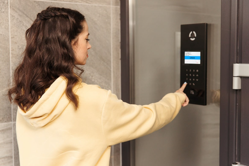 Why Australian Homes Are Quietly Turning to Intercom Installation for Everyday Security