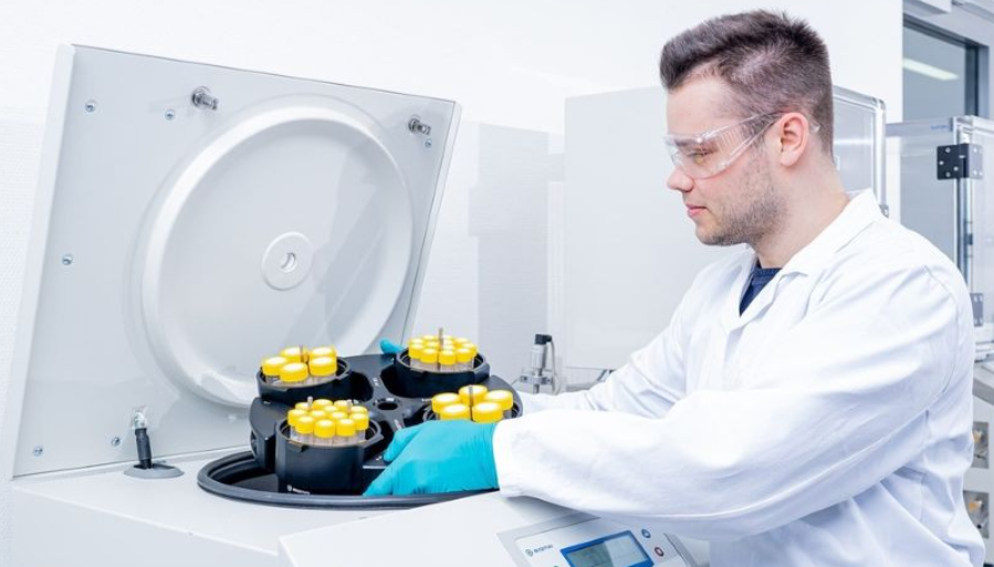 Choosing the Right Tabletop Refrigerated Centrifuge for Laboratory Applications