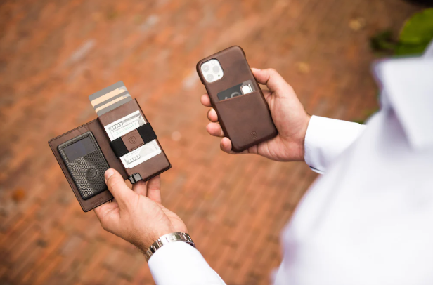 Everyday Carry Essentials: How Your Wallet Fits Into a Minimalist Lifestyle