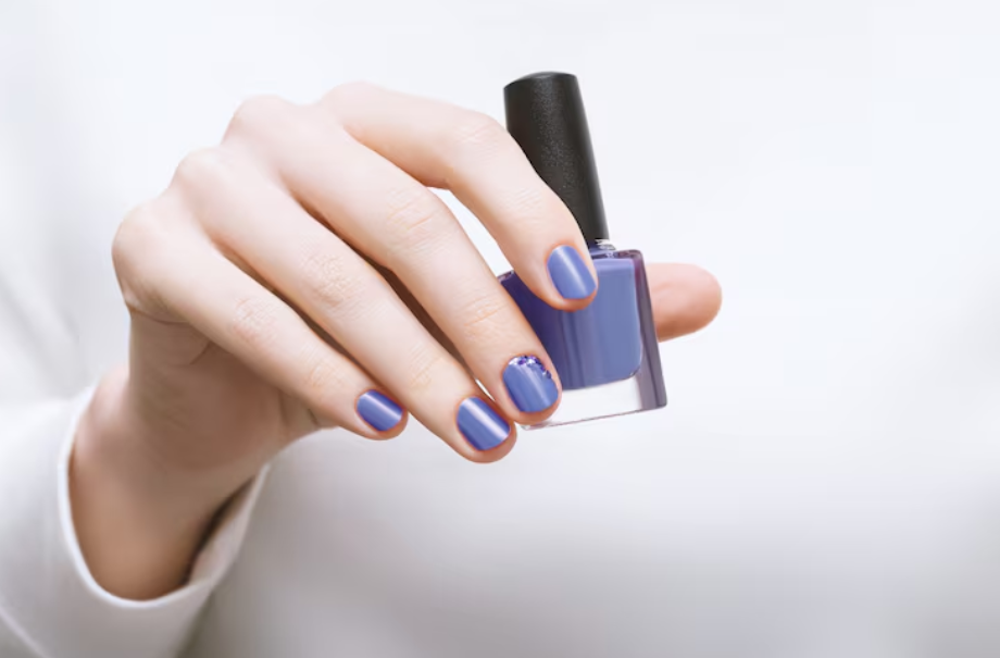 Nail Lacquer Explained: Long-Lasting Shine, Colour Depth, and Timeless Appeal