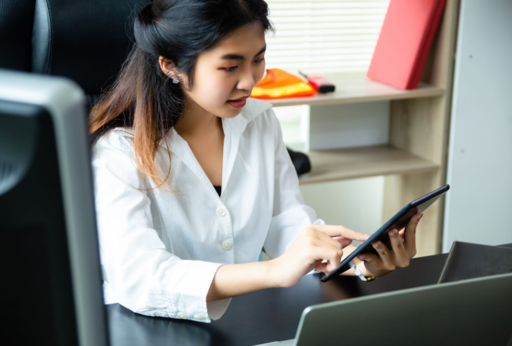 How Companies Choose Between WSQ, Digital Marketing, and AI Training for Teams