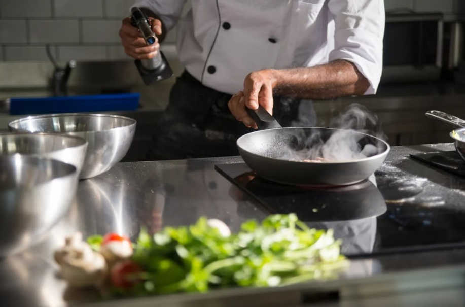 How Restaurants Build Teams That Deliver Consistent Service