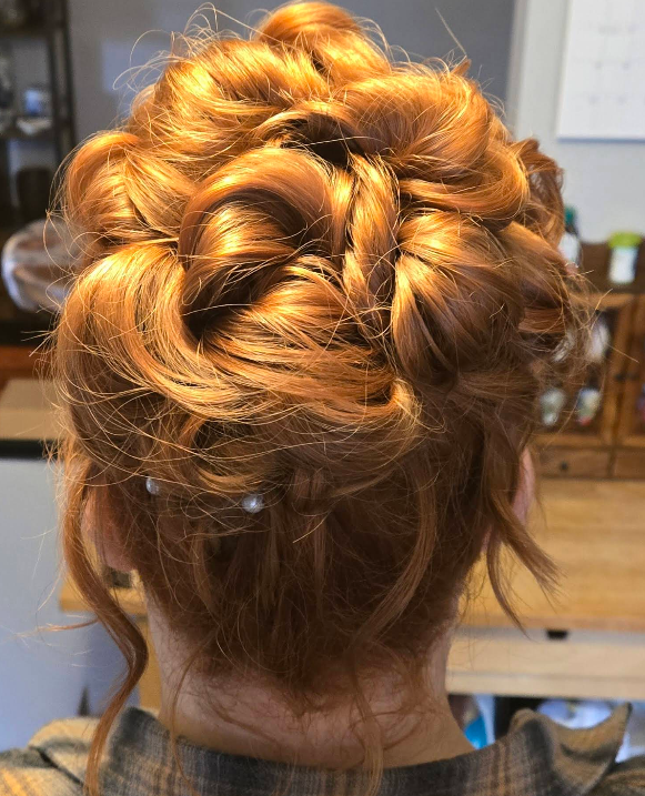 Mobile Bridal Hair in Niagara: Why Welland Brides Are Ditching Salon Chaos for In-Home Luxury