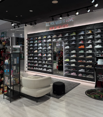 Why SHOEBUYA Is a Top Destination for Sneakerheads in Italy